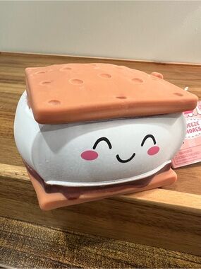✨Keycraft Kawaii S'mores Squishy Squeeze Toy 🤍